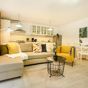  Apartament The Comfy Spot - 1 Br-apartment & Parking Included In North Business Area România